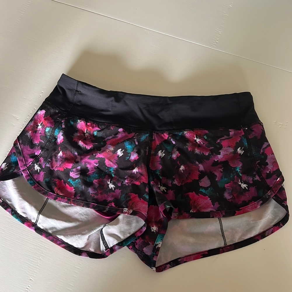 Lululemon speed shorts 2.5” size 4 floral